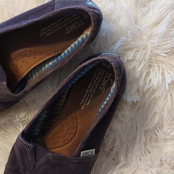 Toms - Picture 3 of 3